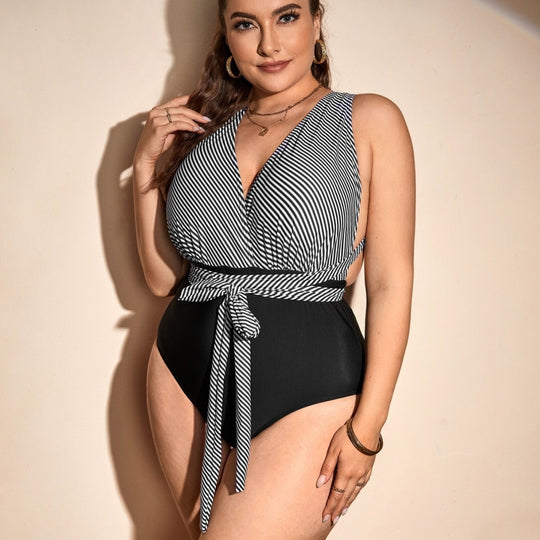 Damen Einteiler Badeanzug mit Wickeldetail und trendigem Streifenmuster R&B