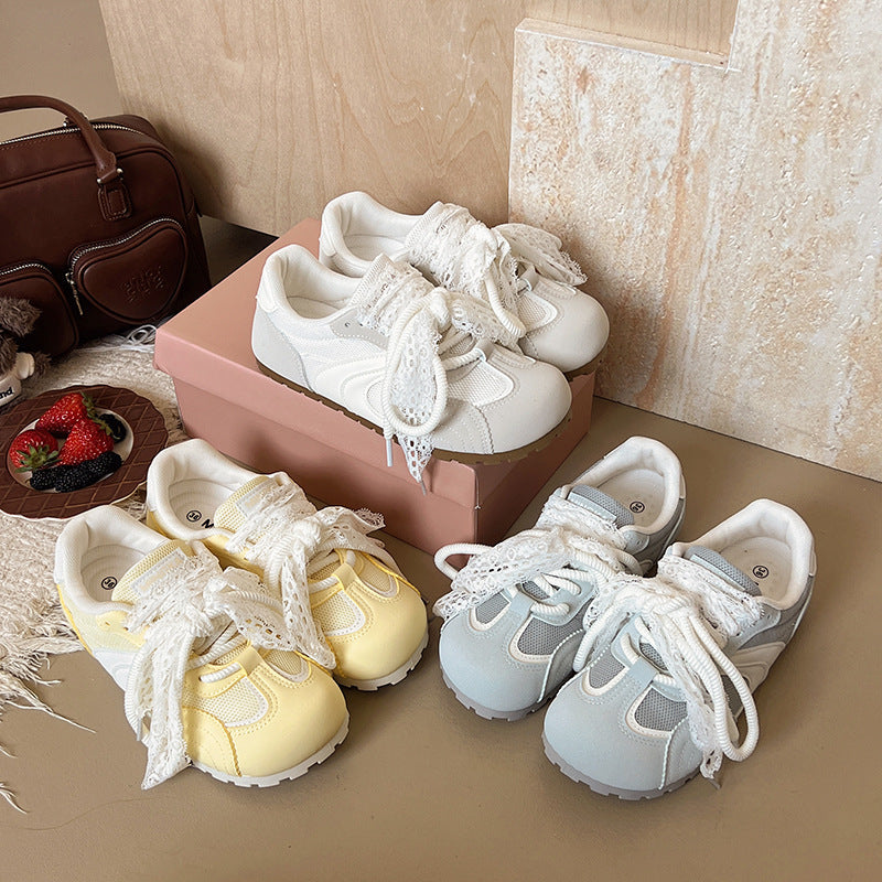 Damen Sneaker mit romantischem Spitzen-Schnürsystem