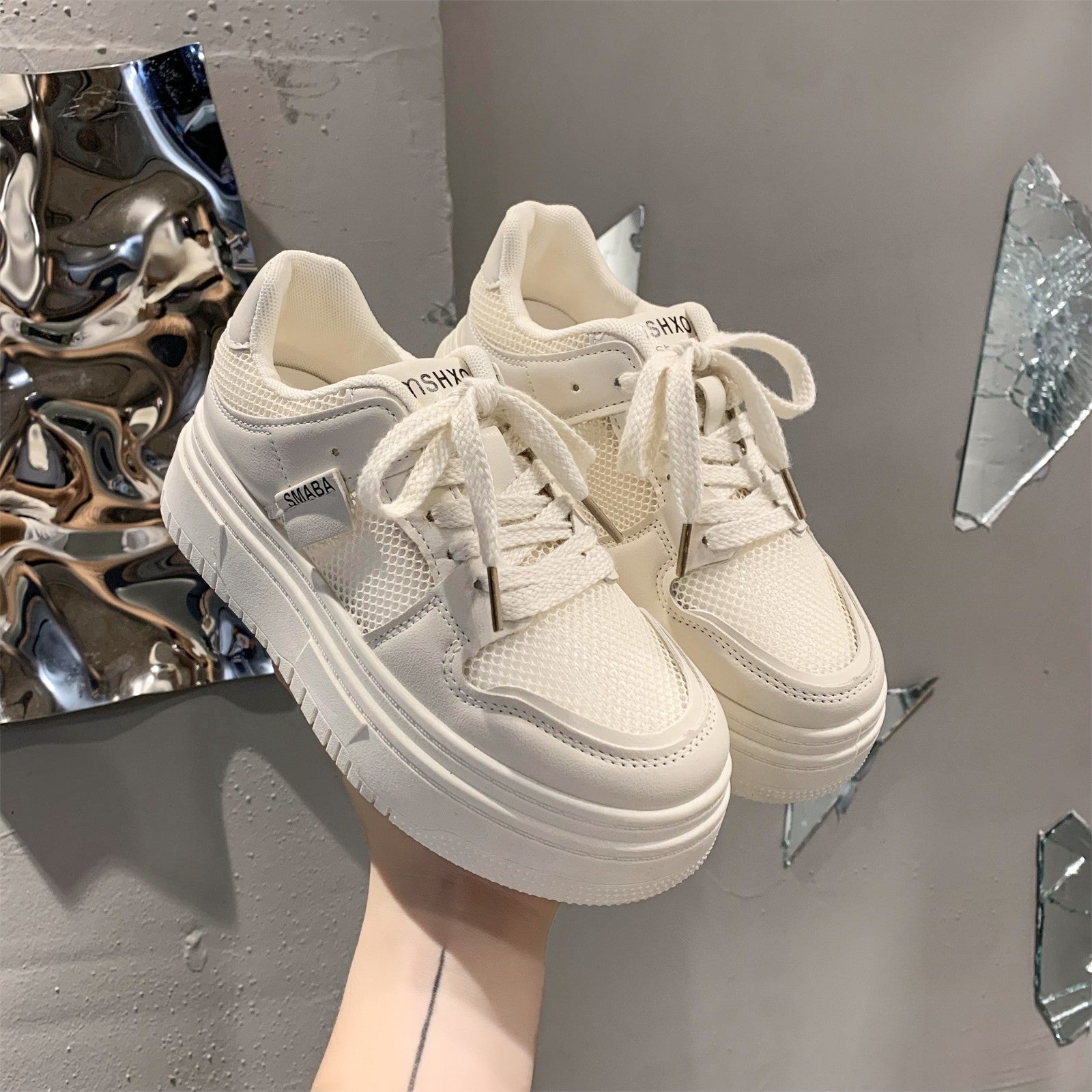 Damen Trendige Sneakers im sportlichen Design mit atmungsaktiver Mesh-Oberfläche