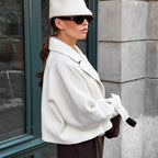 Damen Modische Cropped Jacke mit markanten Knopfdetails R&B