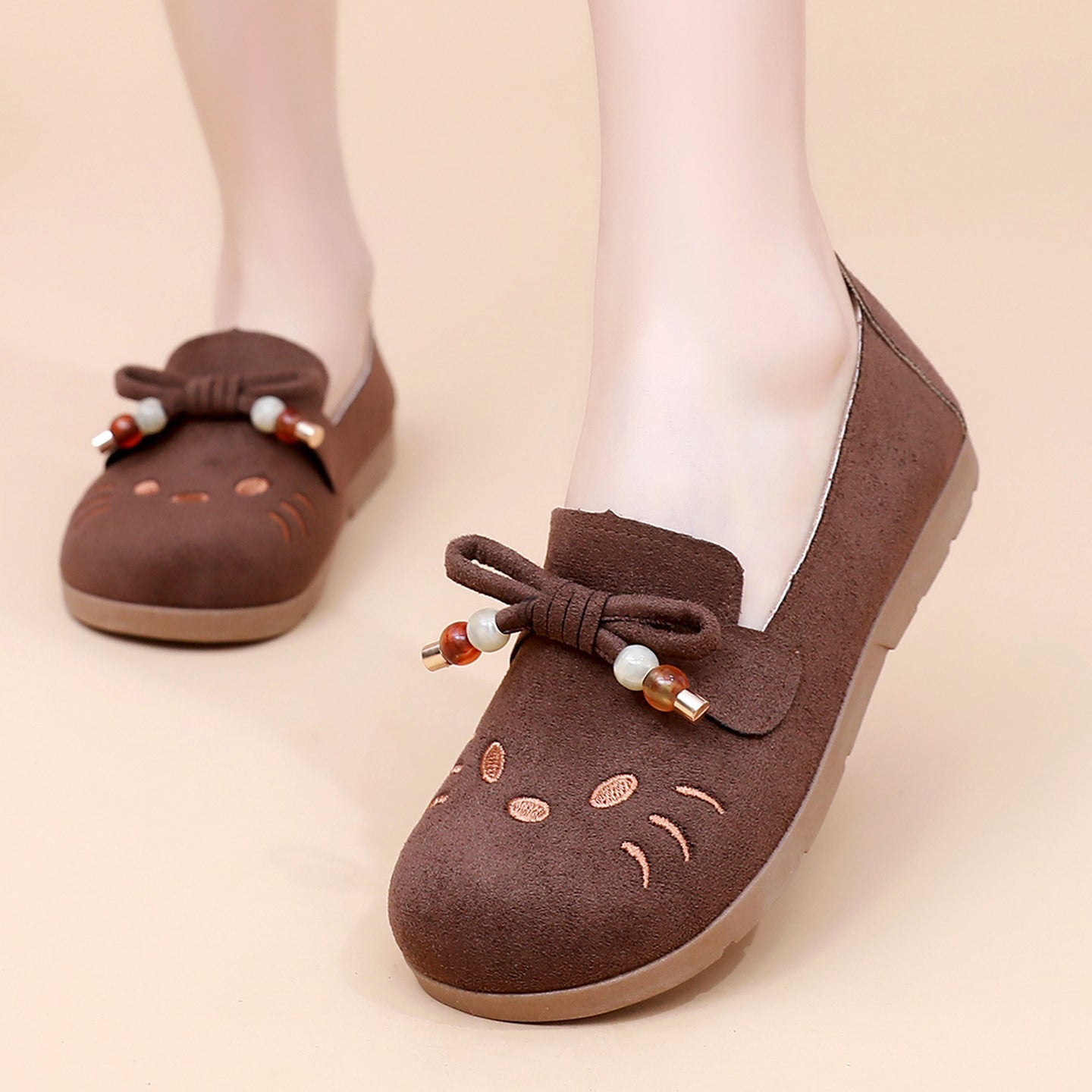 Damen Freizeit-Slipper mit verspieltem Katzenmotiv und dekorativer Schleife R&B