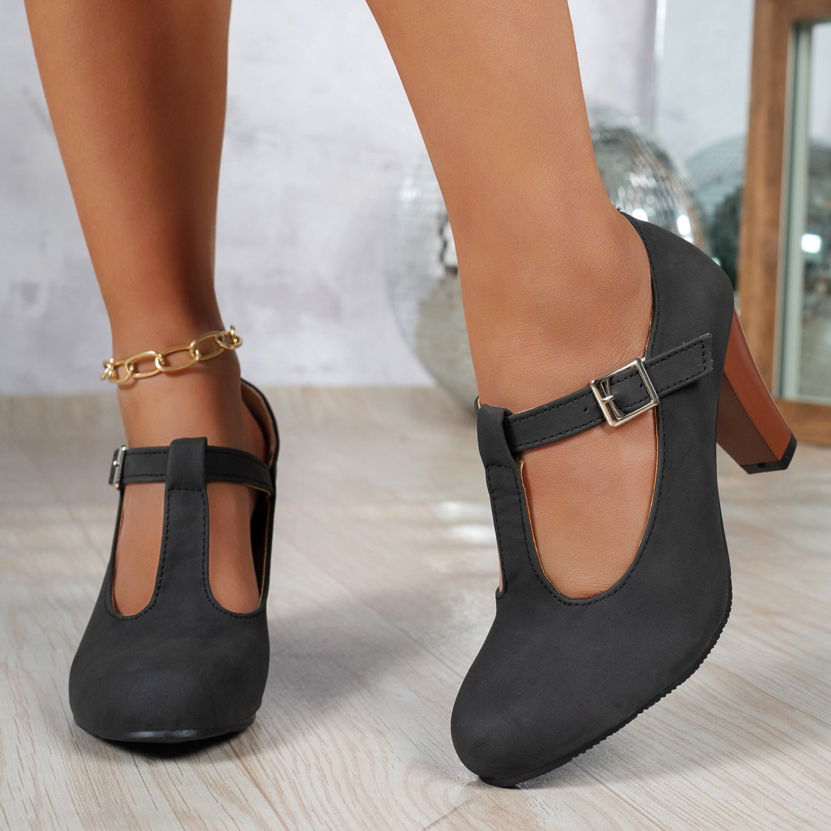 Damen T-strap Pumps mit eleganter Absatzhöhe und verstellbarem Riemen R&B