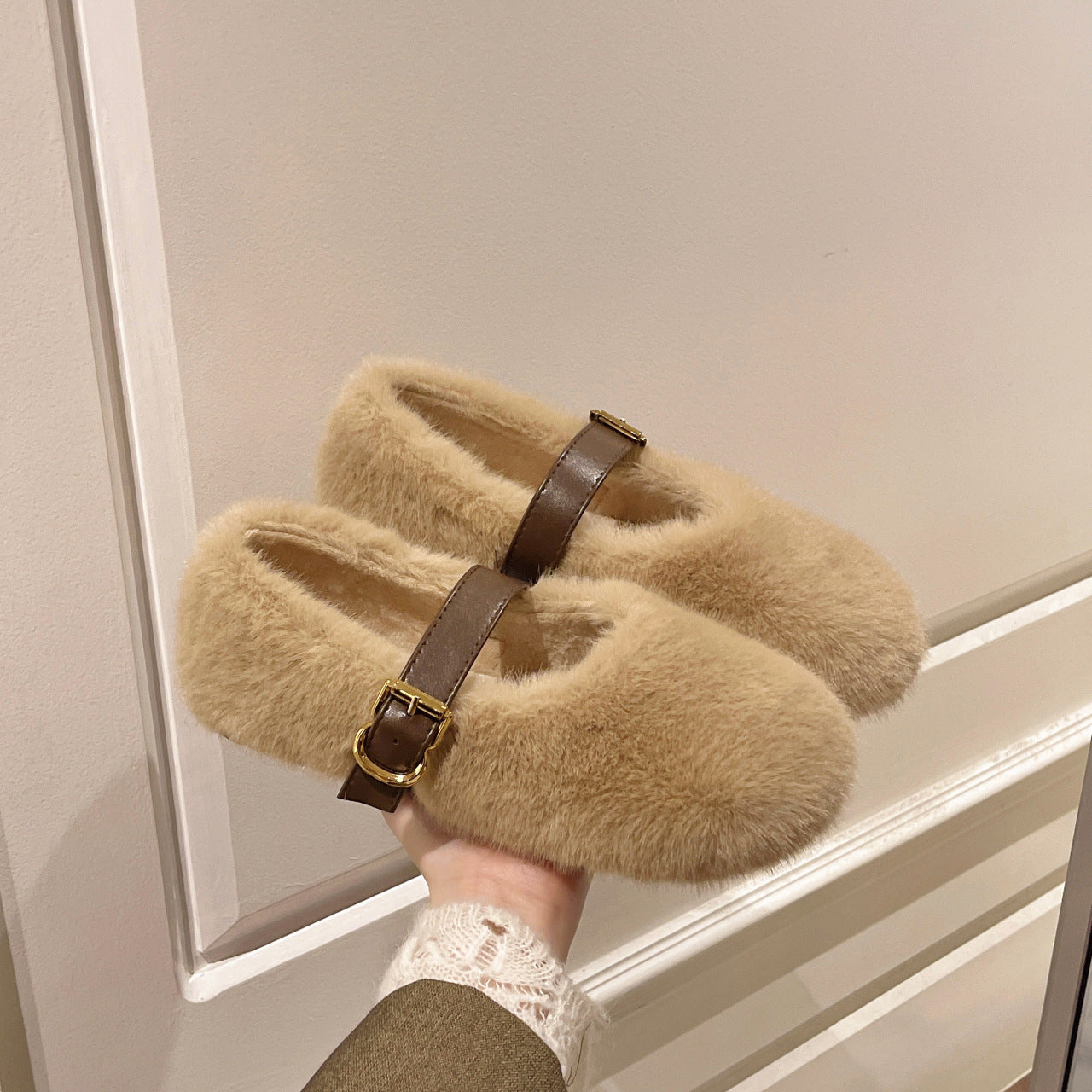Damen Flauschige Hausschuhe mit elegantem Schnallenverschluss R&B