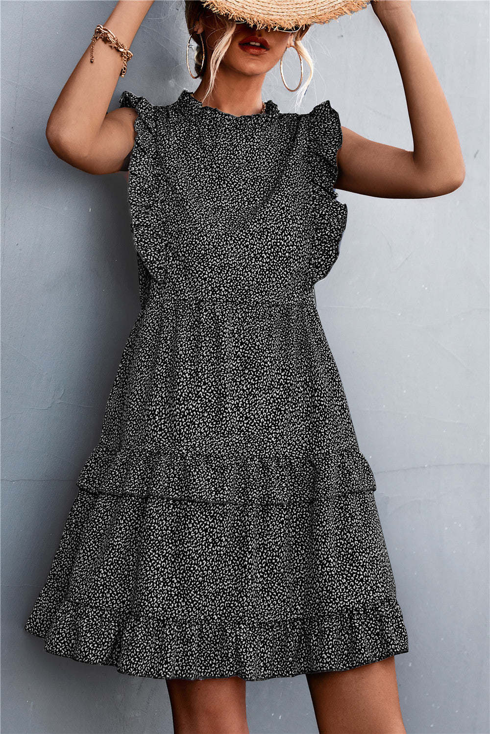 Damen luftiges Sommerkleid mit voluminösen Rüschensäumen und femininer Silhouette R&B