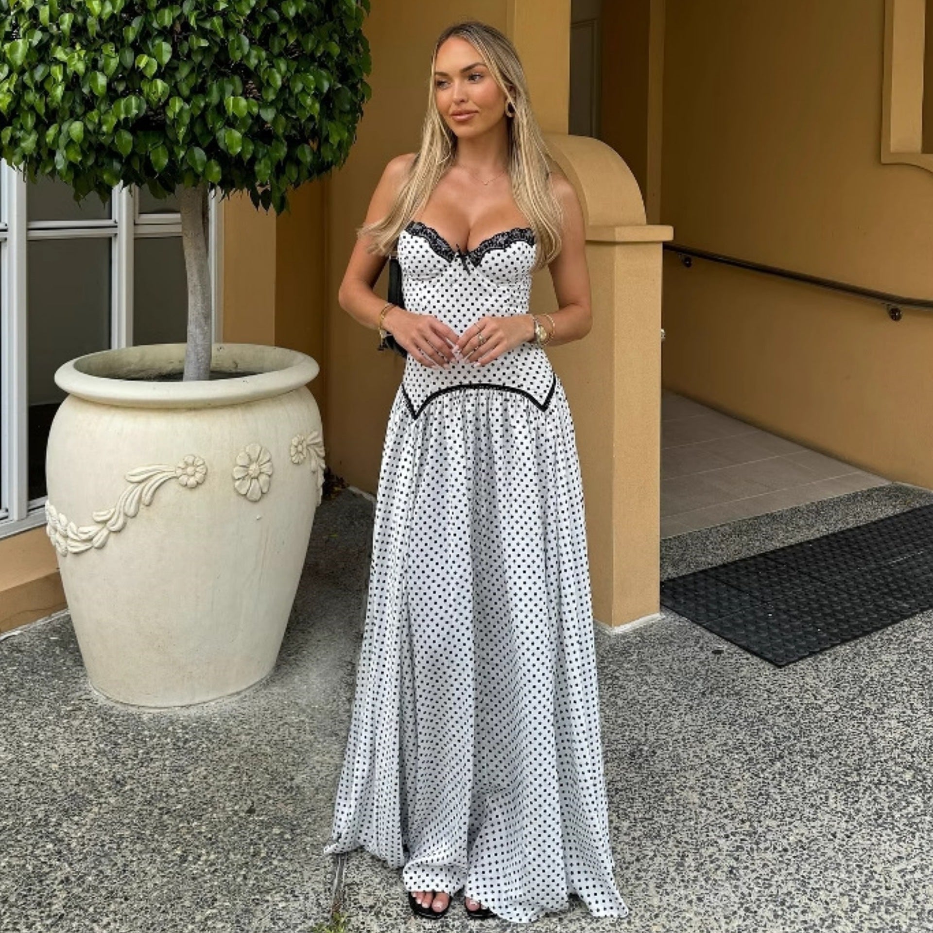 Damen Maxikleid mit gepunktetem Design und Spitzendetails R&B