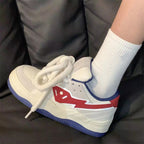 Damen modische Low-Top Sneakers mit breiten Schnürsenkeln und dekorativem Logo R&B