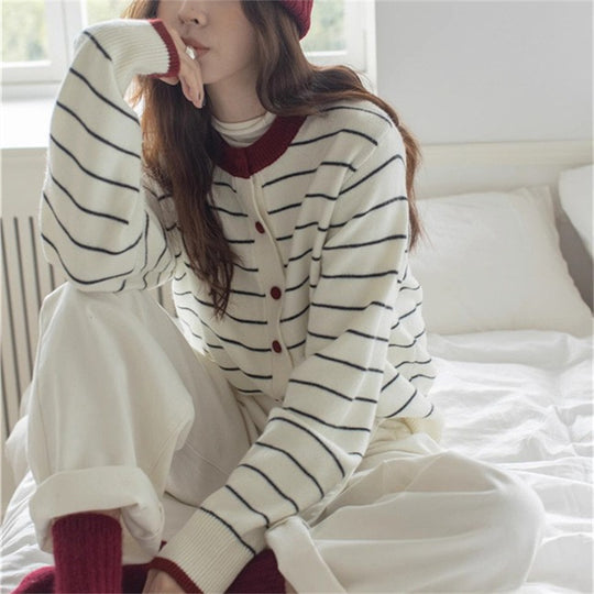 Damen gemütlicher Strickcardigan mit jugendlichem Streifenmuster und praktischem Knopfverschluss R&B