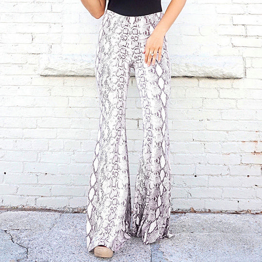 Damen Flared-Leggings im eleganten Schlangenleder-Look R&B