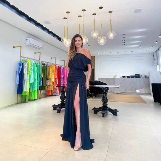 Damen Elegantes Abendkleid mit schulterfreiem Design und hohem Schlitz R&B