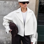 Damen Modische Cropped Jacke mit markanten Knopfdetails R&B