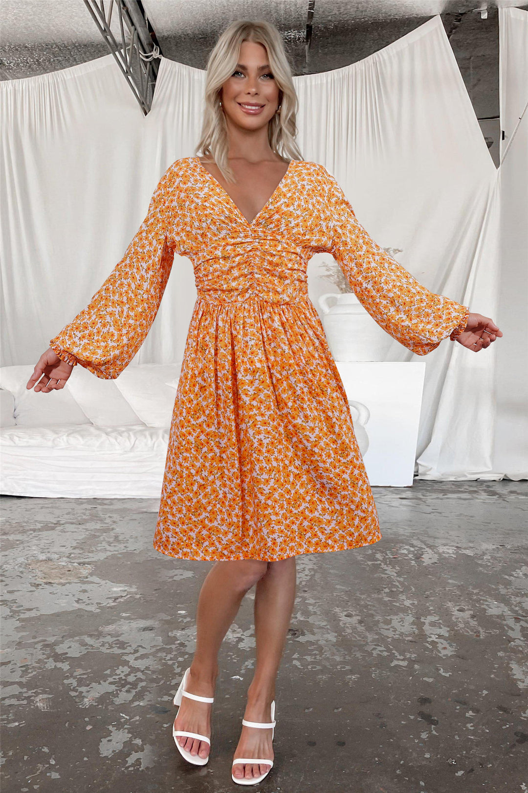 Damen Viskosekleid mit floralen Mustern und modischer Raffung R&B