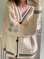 Damen Grob gestrickte Cardigan mit Sternenapplikationen und Knopfverschluss R&B