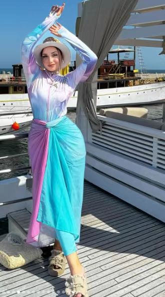 Damen modischer Strandanzug mit Wickelrock und UV-Schutz R&B