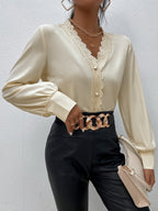 Damen Elegante Bluse mit Spitzenbesatz und Knopfdetails