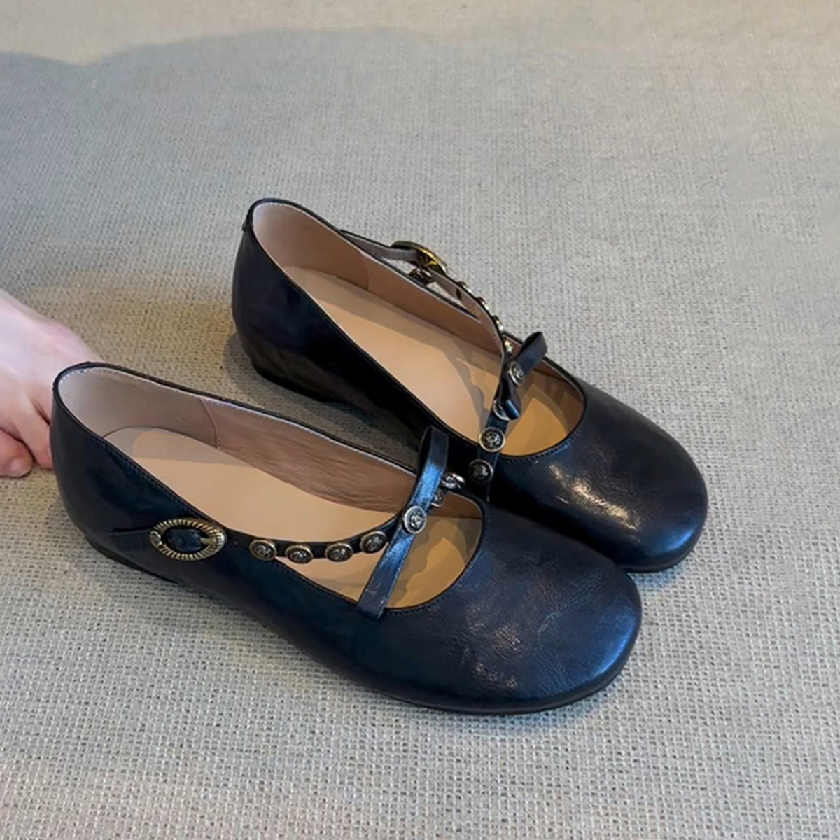 Damen Elegante Ballerina-Schuhe mit dekorativen Knopfdetails R&B