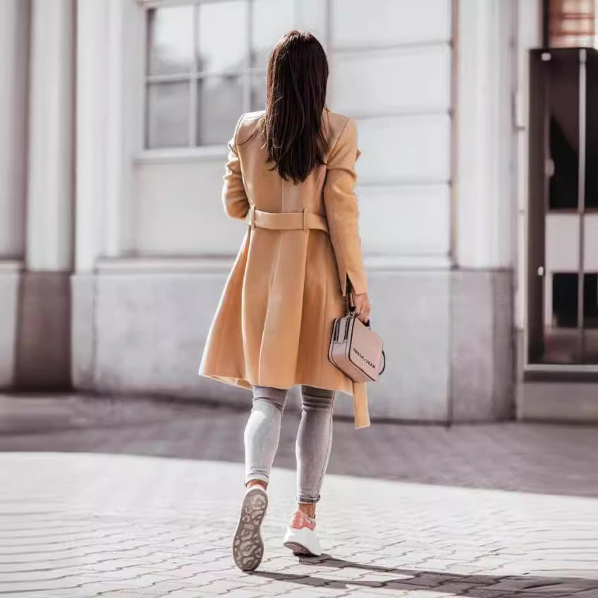 Damen Eleganter Trenchcoat aus hochwertigem Material mit taillierbarem Gürtel und stilvollem Schnitt R&B