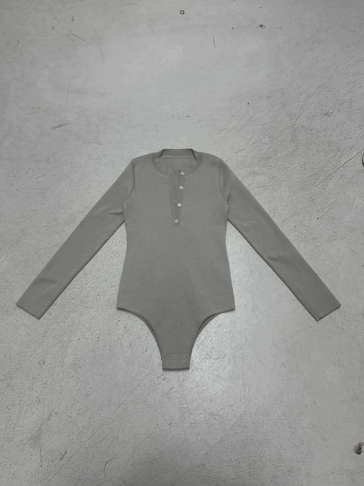 Damen Langarm-Bodysuit mit Knopfleiste und Rippstruktur R&B