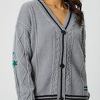 Damen nan oversized Zopfstrick Cardigan mit V-Ausschnitt und kontrastierenden Strickkanten R&B