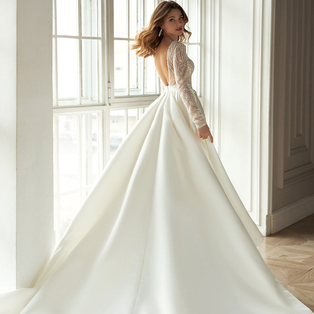 Damen Hochzeitskleid mit eleganten Spitze-Applikationen und schwingendem Rock R&B