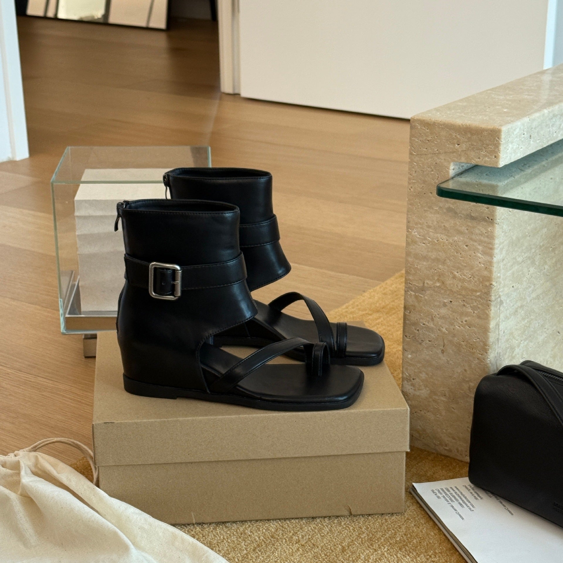 Damen Designertaschen High-Heel Sandalen mit offenem Zehenbereich und geschmackvollem Riemchen R&B