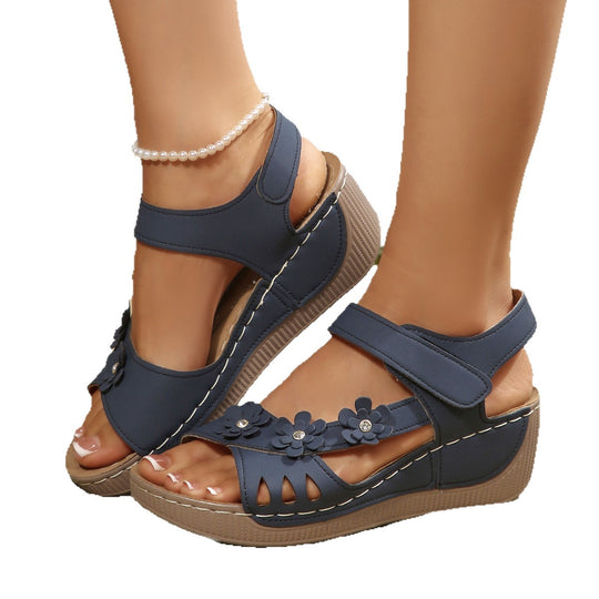 Damen Plateau-Sandalen mit floralen Akzenten und buntem Design R&B