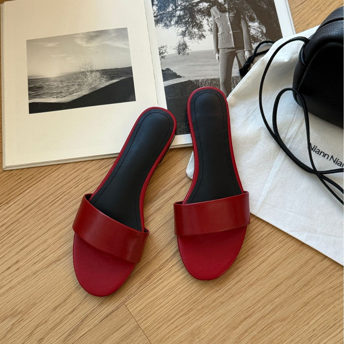 Damen Elegante Schlupfsandalen mit breitem Riemen aus hochwertigem Leder R&B
