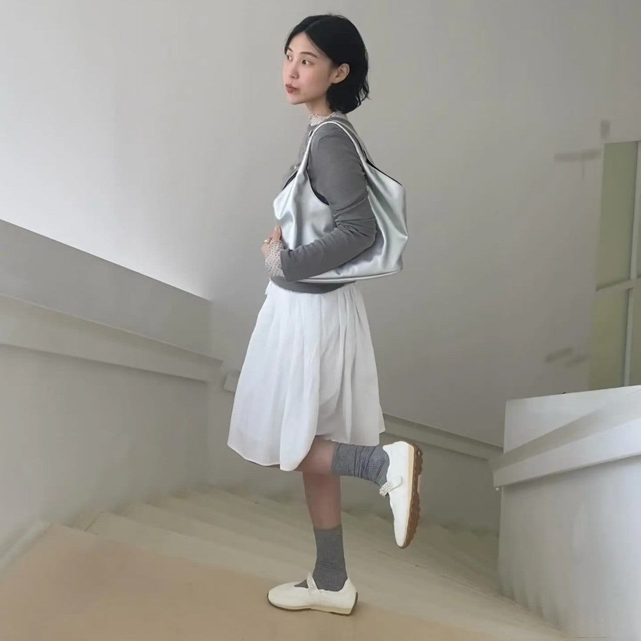 Damen Sneakers mit elegantem Perlenakzent und modischem Design