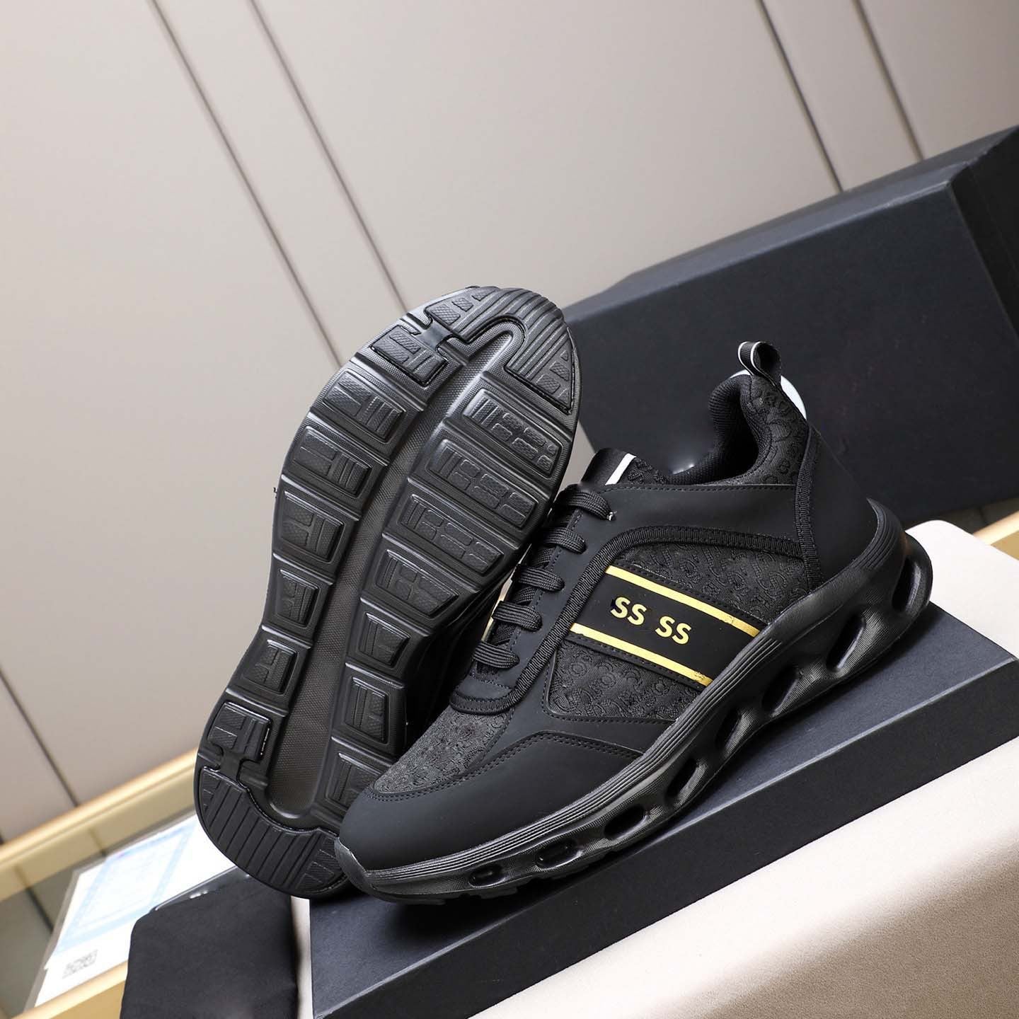 Damen Sportliche Komfort-Sneaker mit atmungsaktiver Oberflächenstruktur und dämpfender Sohle R&B