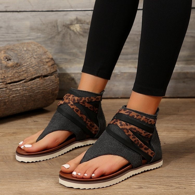 Damen modische Riemchensandalen mit leichten Cut-Outs und tierischem Design R&B