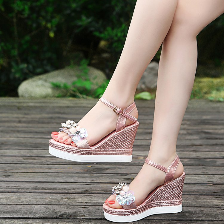 Damen Wedge-Sandalen mit floralen Verzierungen und rutschfester Sohle R&B