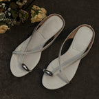 Damen elegante Zehentrenner-Sandalen mit modischem Riemendesign und dekorativem Schmuckdetail R&B