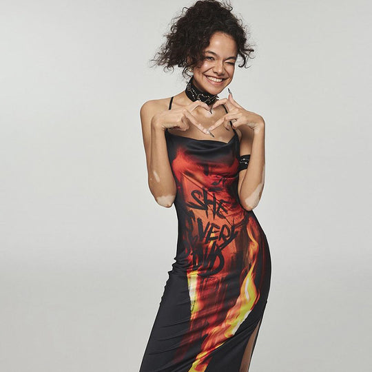 Damen Maxikleid mit aufregendem grafischen Feuerdesign und hohem Schlitz R&B