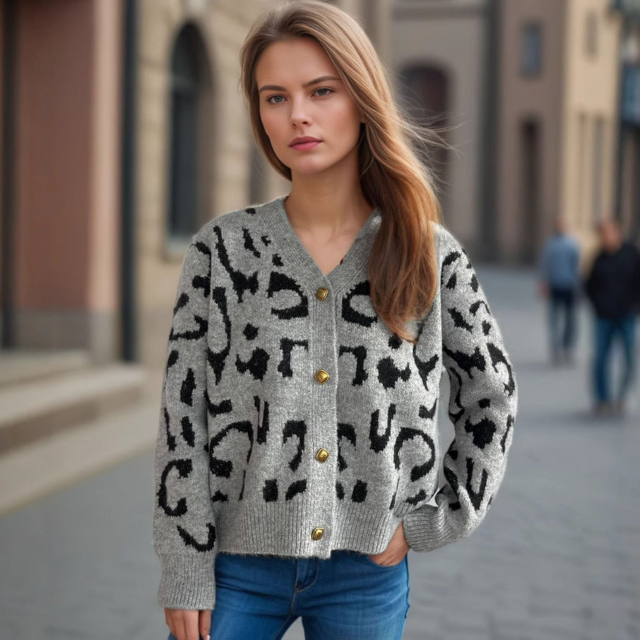 Damen Strickjacke im modernen Leopardenmuster mit Knopfdetails R&B