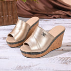 Damen Wedge-Pantoletten mit modischem Metallic-Obermaterial und komfortablem Korkfußbett R&B