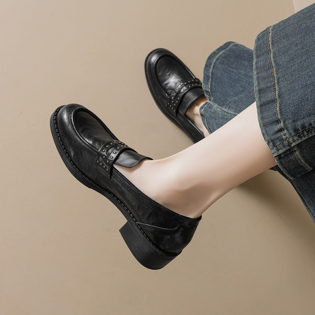 Damen elegante Mokassin-Schuhe mit modischer Nietenverzierung