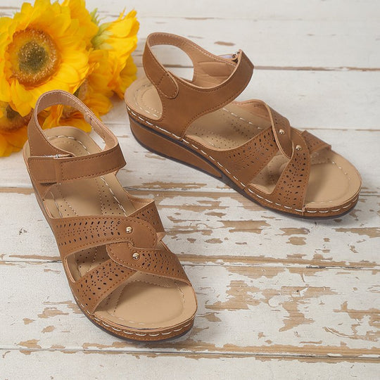Damen Komfortable Sandalen mit luftiger Perforation und anatomischem Fußbett R&B