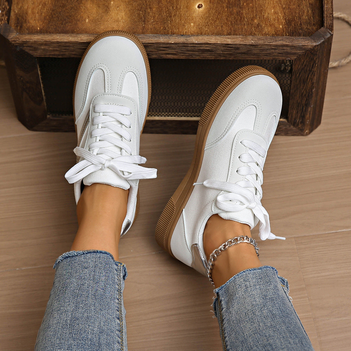 Damen Sportliche Sneaker mit robustem Sohlenprofil und modischen Details R&B