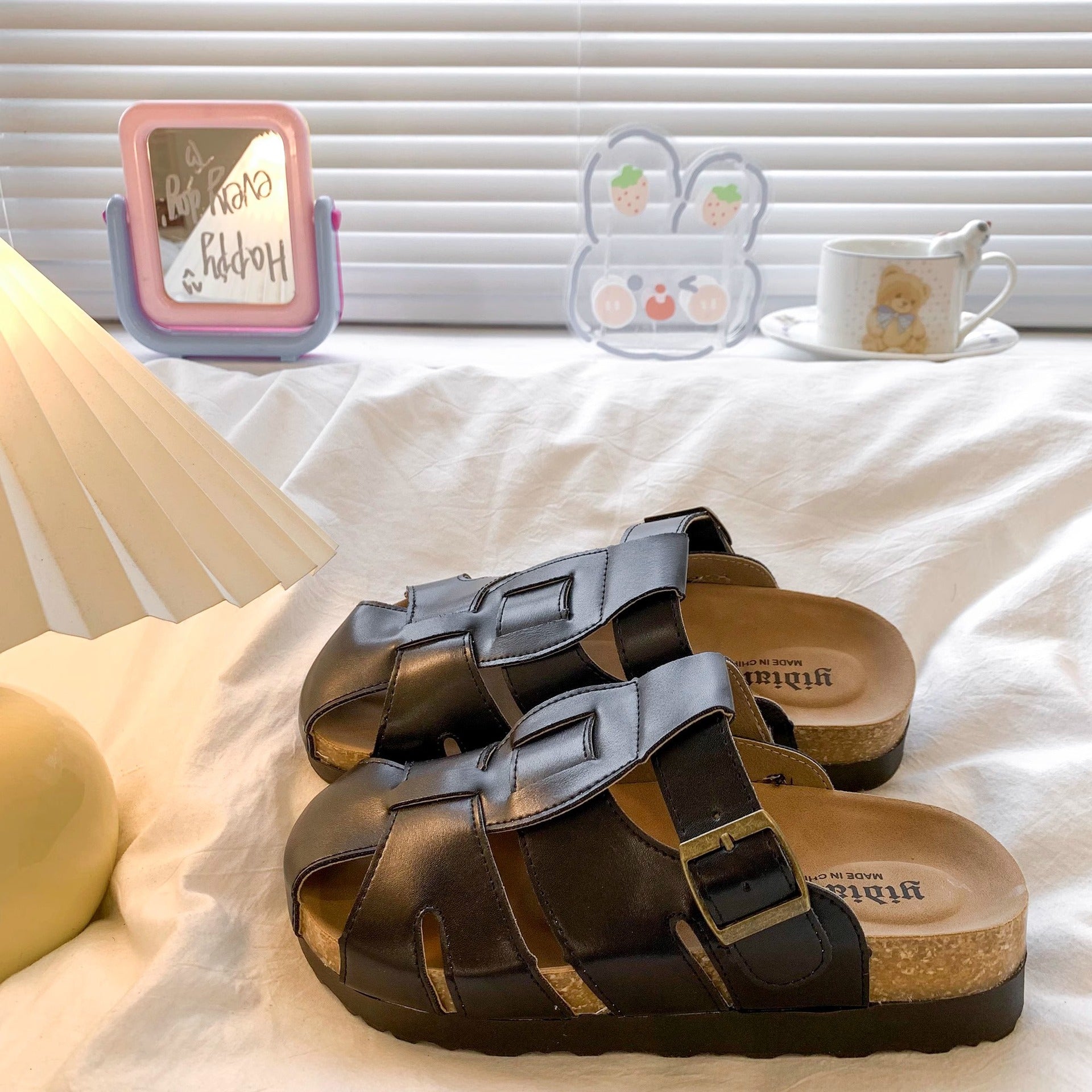 Damen Sandalen im modernen Design von R&B