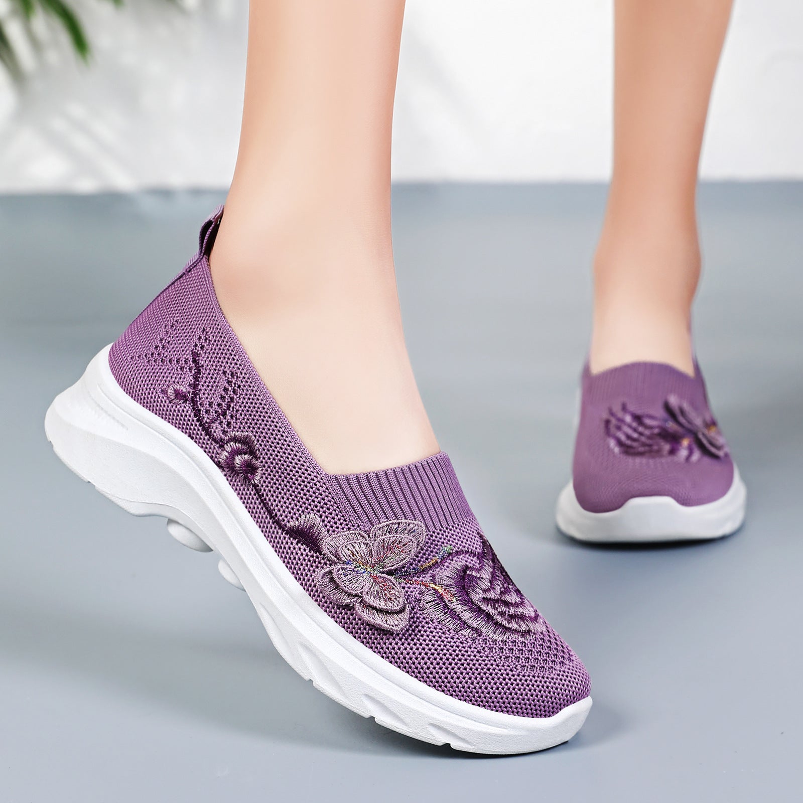 Damen Bequeme Slip-On Sneakers mit Blumenstickerei