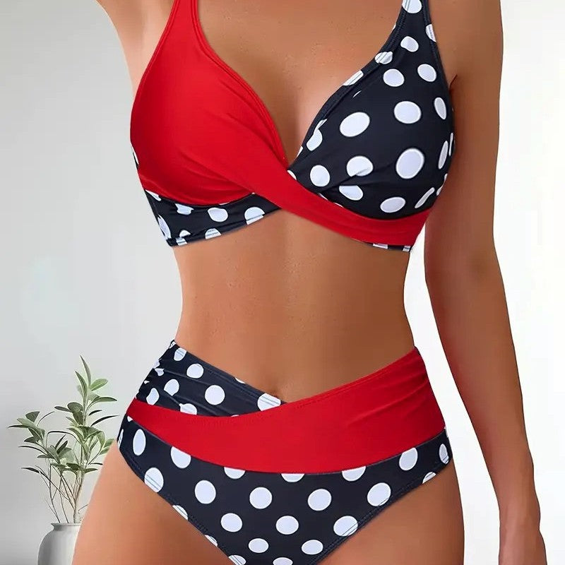 Damen Bikinimodell im modernen Wickelstil R&B