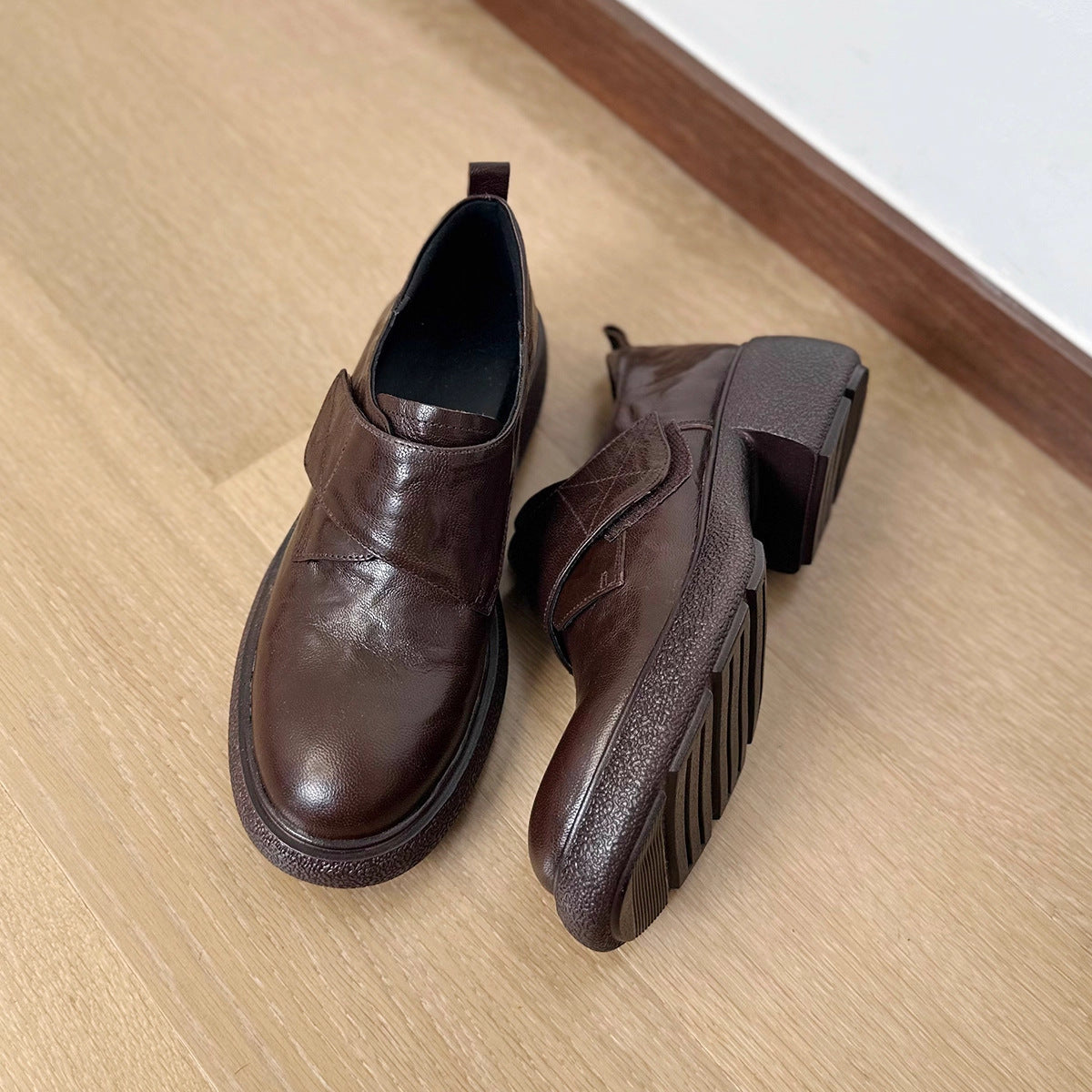 Damen modische Halbschuhe mit verstellbarem Klettverschluss und robustem Blockabsatz