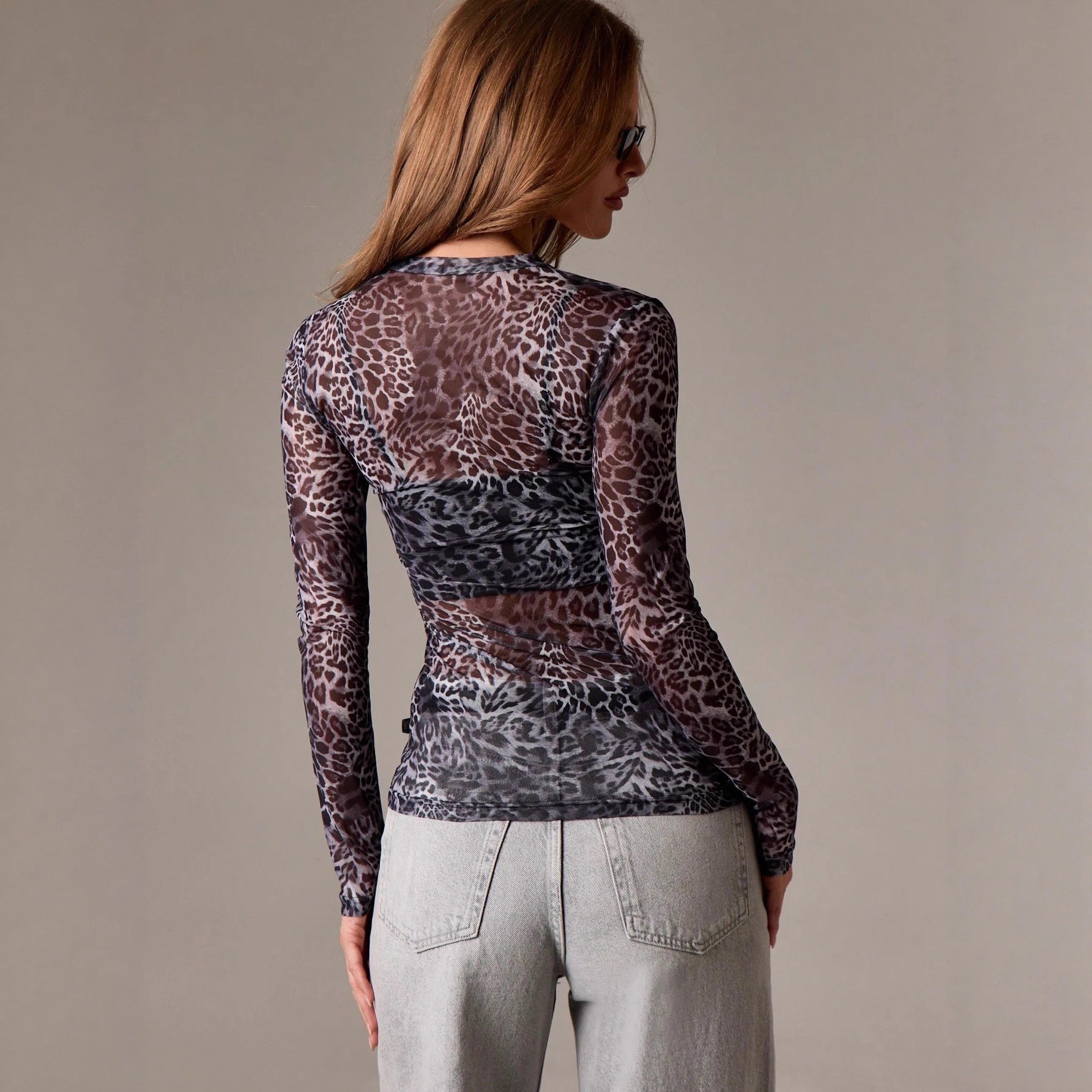 Damen nan feines Netzshirt mit Allover-Tiermuster, tailliertem Schnitt und Rundhalsausschnitt R&B