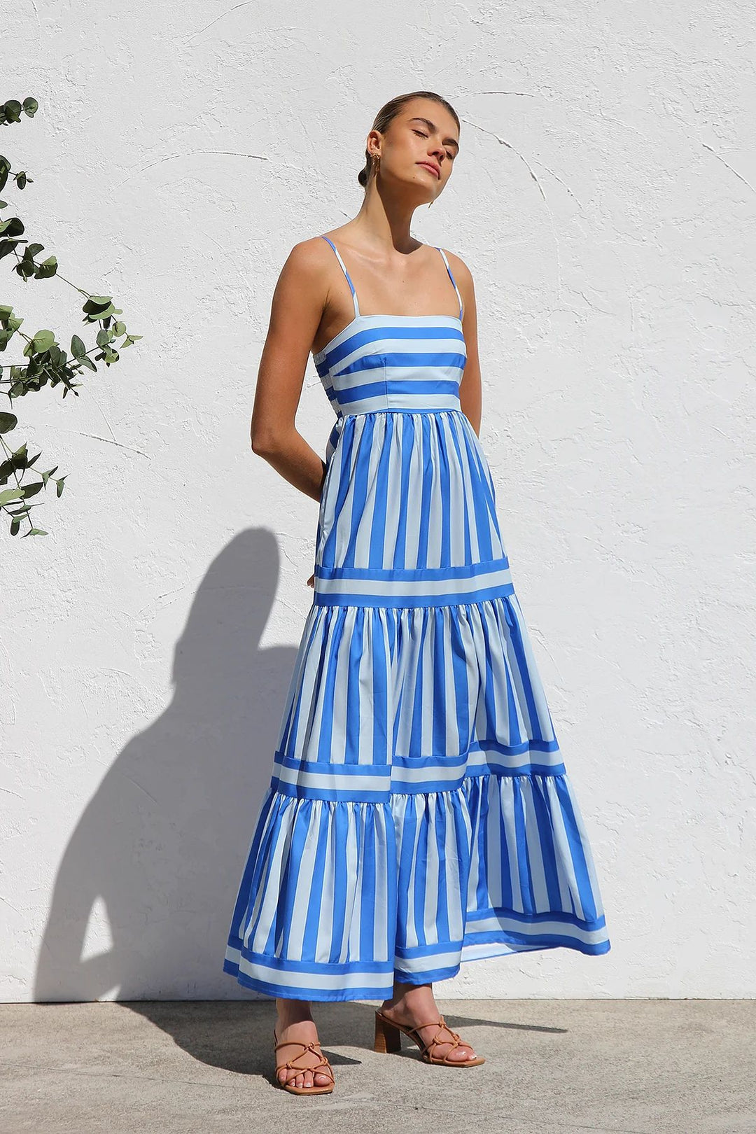 Damen Maxikleid mit Streifenmuster und fließendem Rock R&B