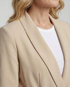 Damen Eleganter Blazer mit taillierbarem Schnitt