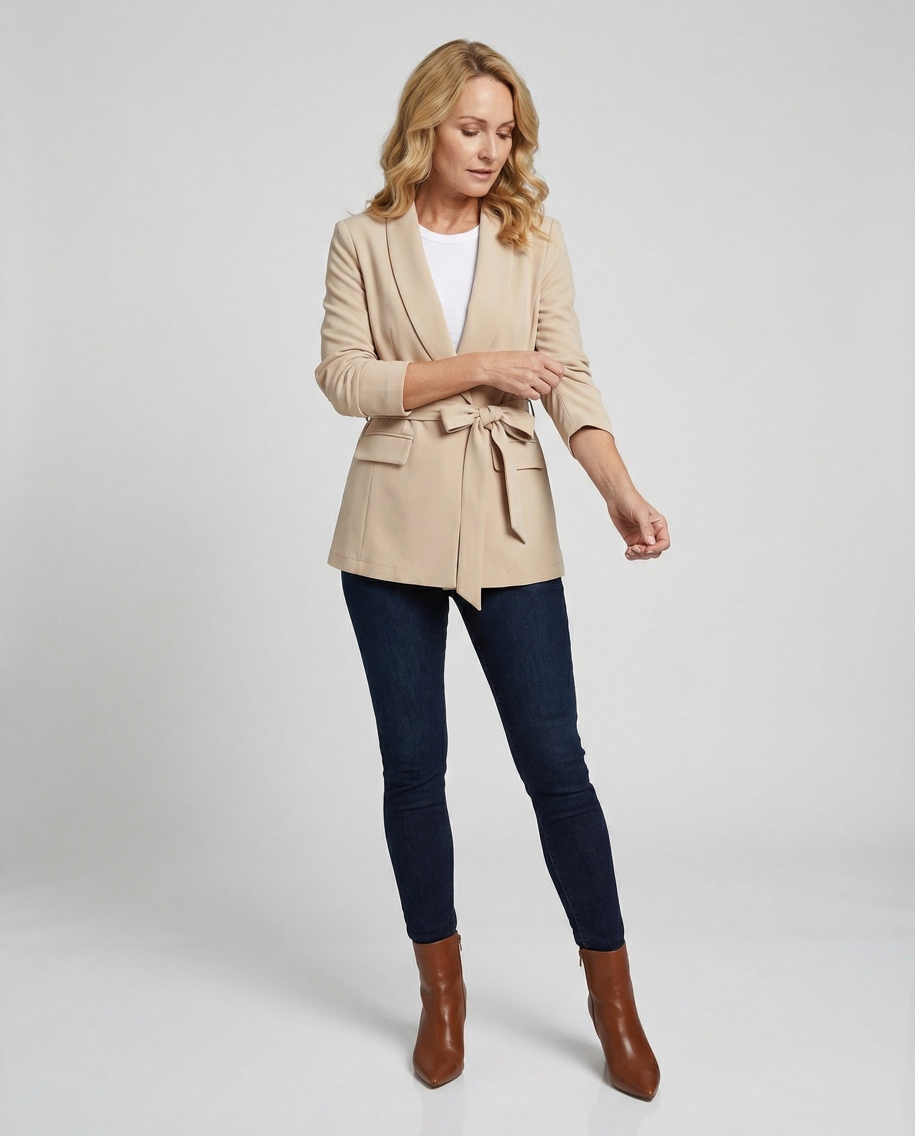 Damen Eleganter Blazer mit taillierbarem Schnitt