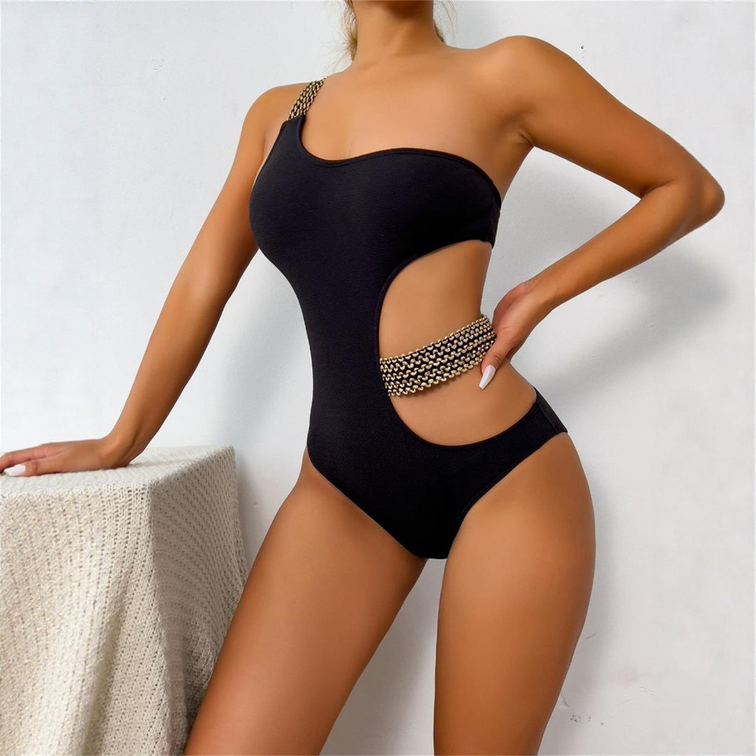 Damen Einteiliger Badeanzug mit asymmetrischem Cut-Out und modischen Kettenakzenten R&B
