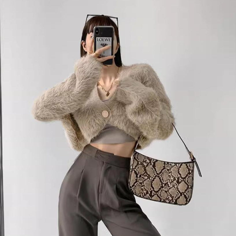 Damen cropped Strickjacke mit voluminösen Ärmeln und Knopfdetail R&B