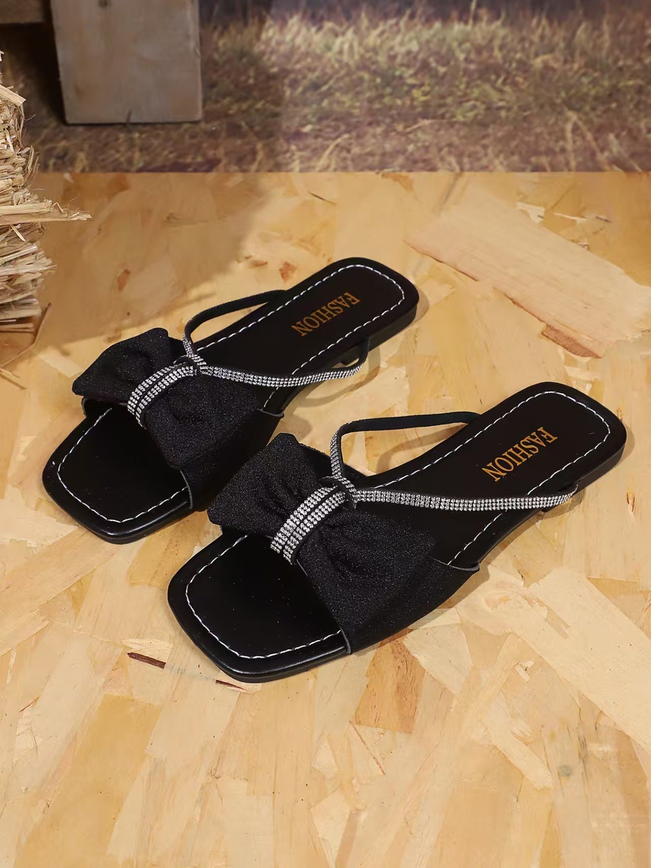 Damen Elegante Zehentrenner-Sandalen mit funkelndem Schleifendesign und komfortabler Fußbettung R&B
