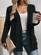 Damen Strickjacke mit modernem Wellenmuster und praktischen Taschen