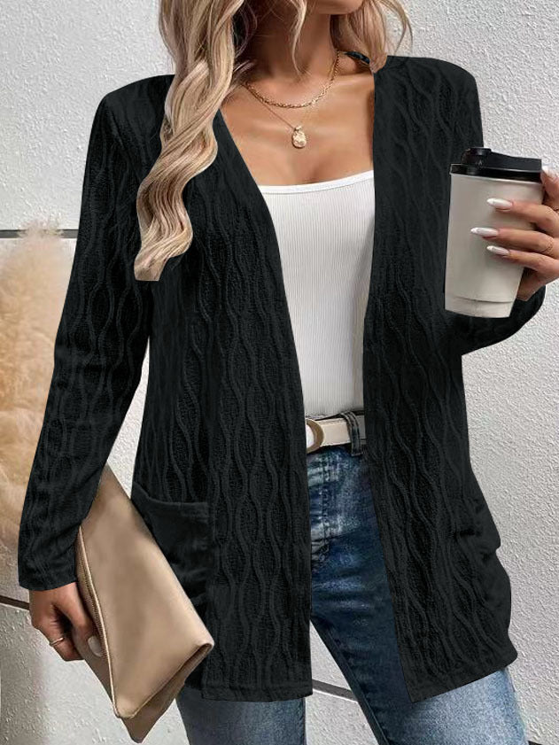Damen Strickjacke mit modernem Wellenmuster und praktischen Taschen
